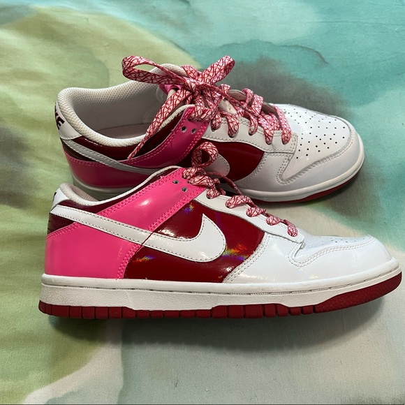 2007 Women’s Valentine’s Day Nike Dunks - Picture 8 of 10